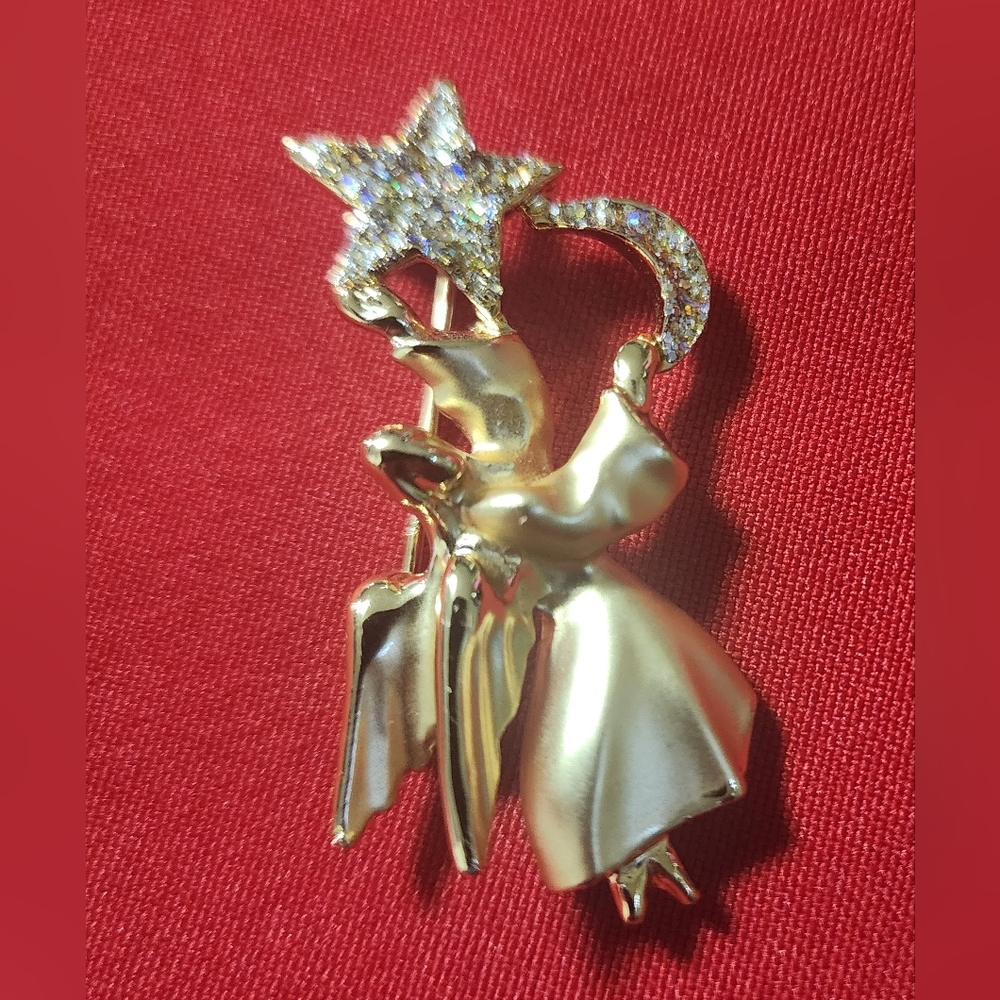 Angel with stars brooch
